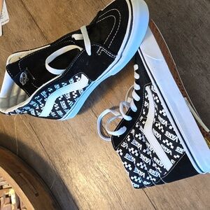 Vans SK8 Hi Monochrome Logo High-Tops Size 9m